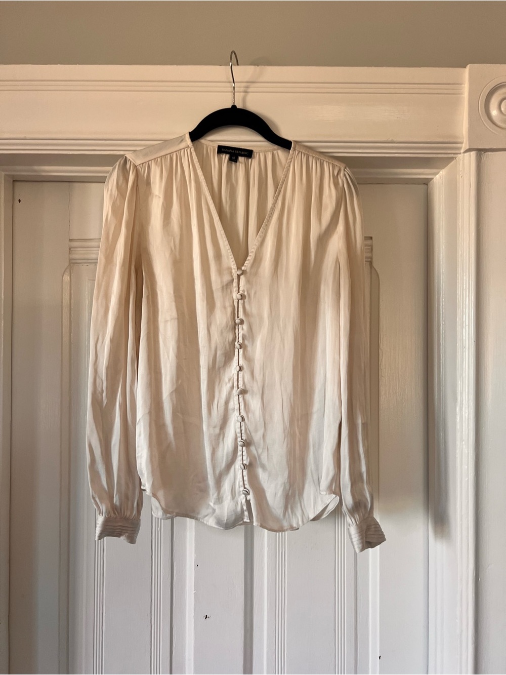 Banana Republic Ivory Button-Front Long Sleeve Blouse